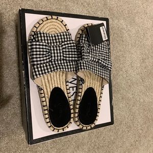 Forever 21 flat sandals size 6.5